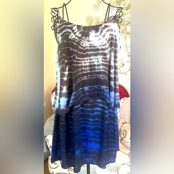 Patterson J Kincaid blue tie dye layered dress size medium. - Picture 3 of 8